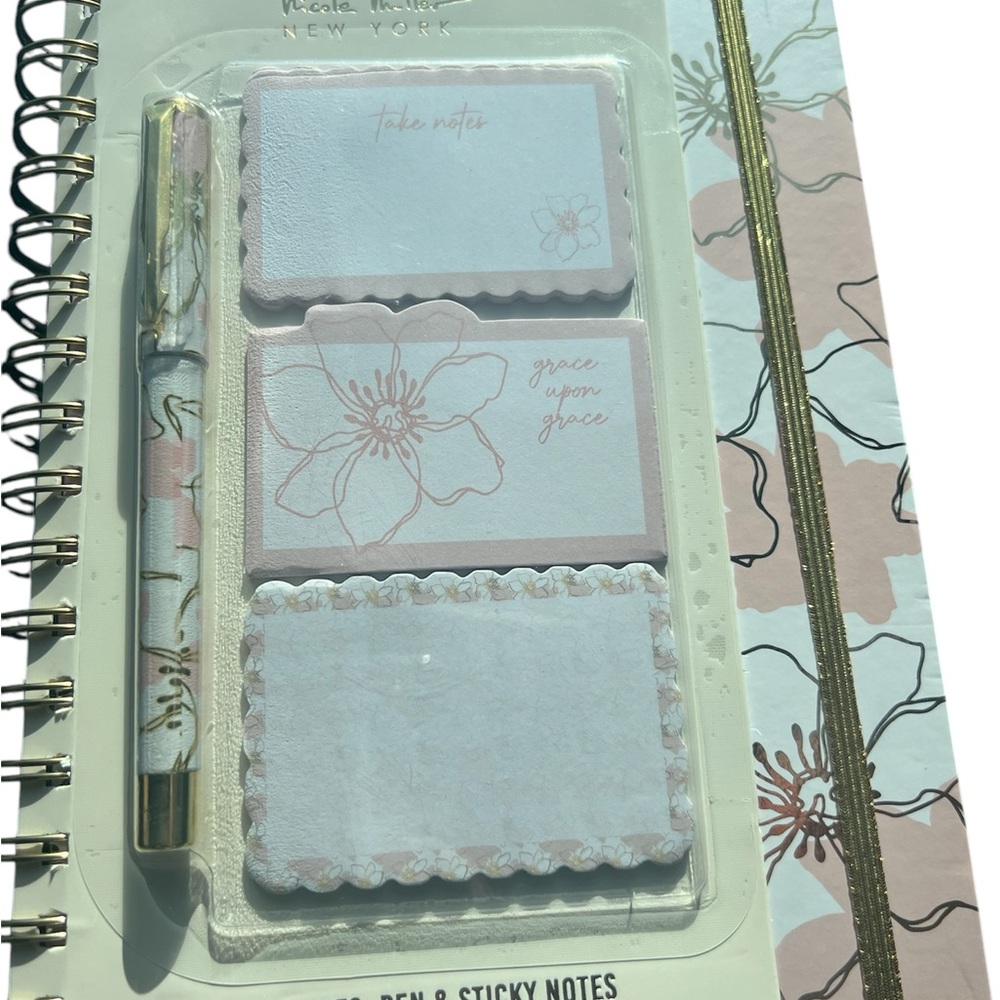 Nicole Miller Floral Pen and Sticky Notes Set
